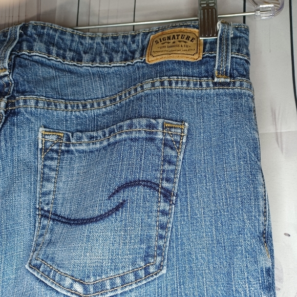 Levi's Signature Low Rise Bootcut Classic Faded Blue Denim Jeans - Picture 12 of 13